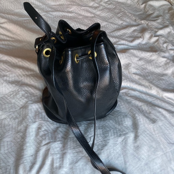 old navy // black bucket bag - Picture 2 of 3